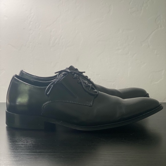 KENNETH COLE BLACK DRESS SHOES - Size 9 - Picture 4 of 5